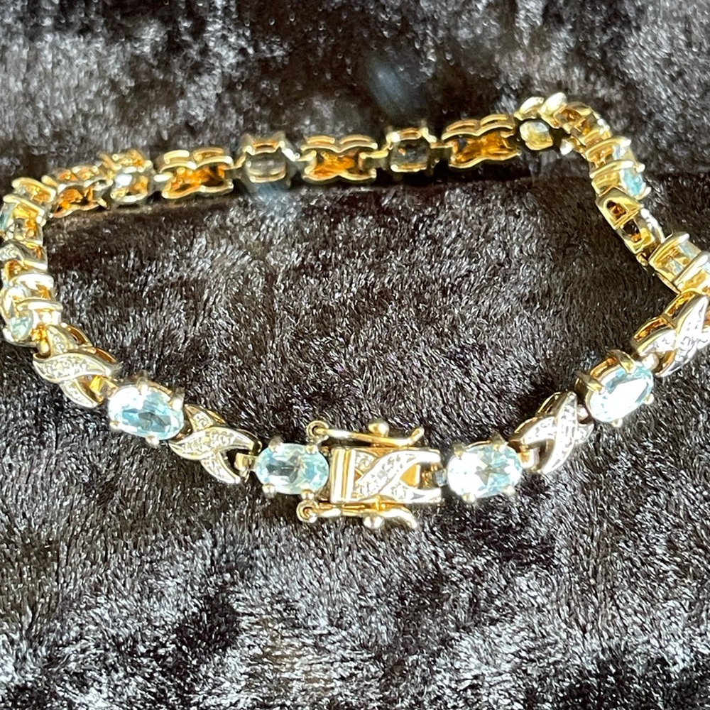 Elegant Gold and Blue Stone Bracelet with Classic Design